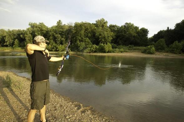 Bowfisherman shoots into lake
